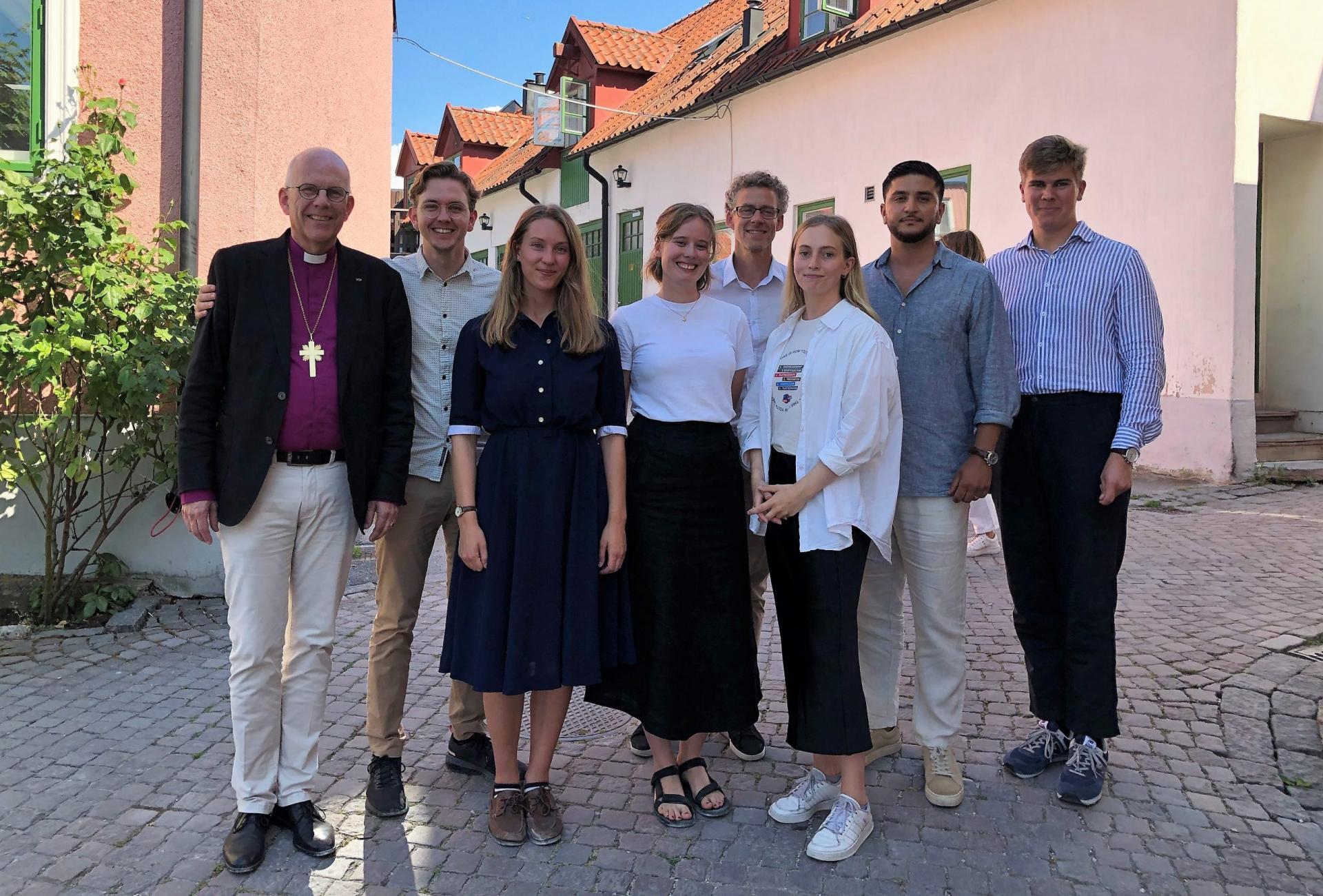 Almedalen Fr v: ÄB Martin Modéus, Johannes Widlund, PMU, Emma Berglund, Act Svenska kyrkan, Julia Sjöström, Equmenia, Niklas Eklöv, SMR, Hanne Karlsson, KFUM, Diyar Cicek, SSU, Johannes Thernström, MUF. Fr v: ÄB Martin Modéus, Johannes Widlund, PMU, Emma Berglund, Act Svenska kyrkan, Julia Sjöström, Equmenia, Niklas Eklöv, SMR, Hanne Karlsson, KFUM, Diyar Cicek, SSU, Johannes Thernström, MUF.
