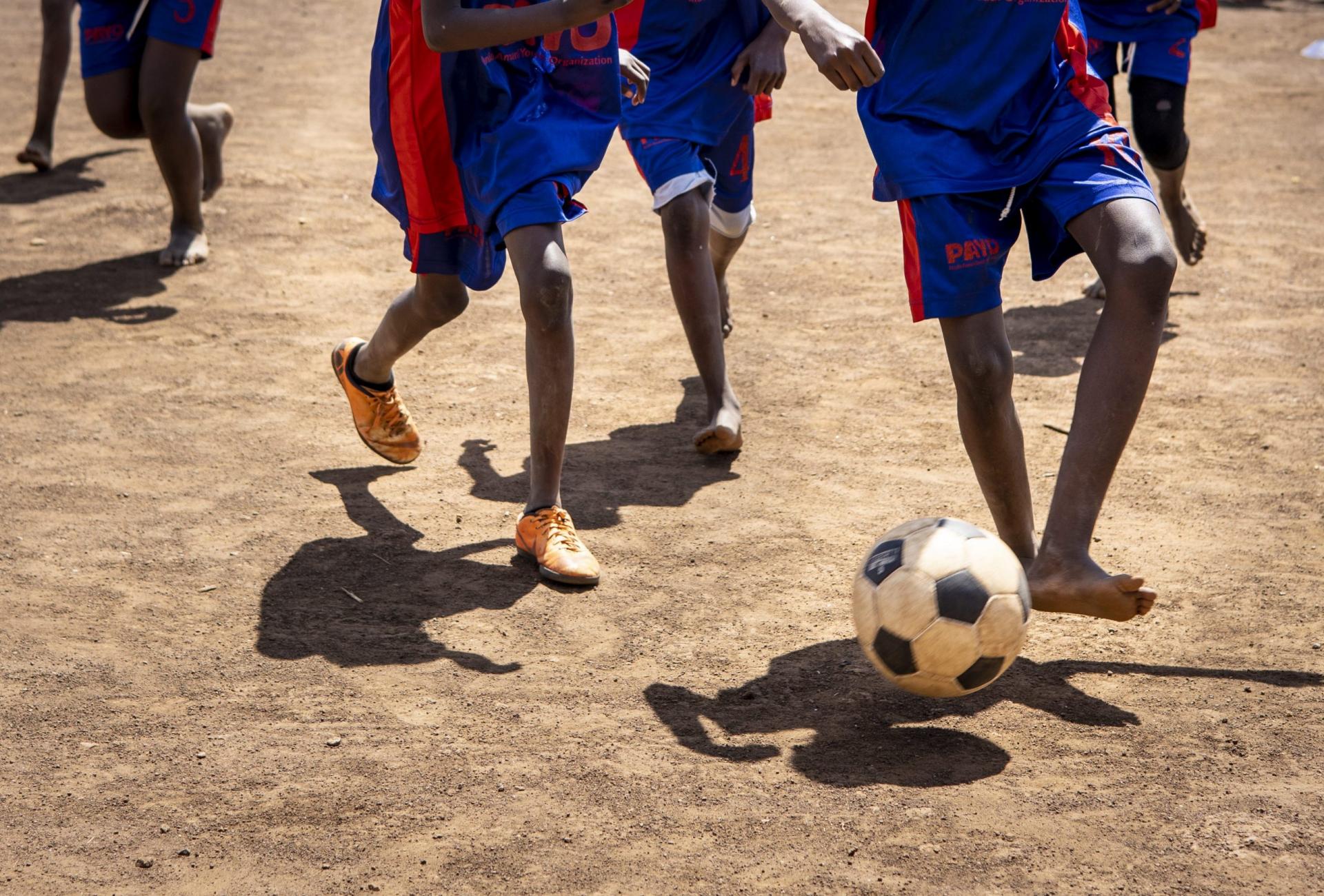 Foto-Magdalena-Vogt-2022-Fotbollstjejer-i-Nairobi-scaled-aspect-ratio-1920-1300