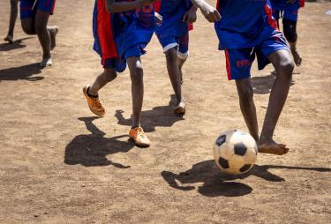 Foto-Magdalena-Vogt-2022-Fotbollstjejer-i-Nairobi-scaled-aspect-ratio-1920-1300