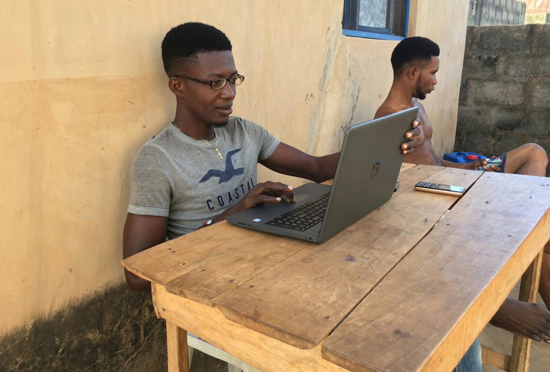 tobi-oshinnaike-ajWHOi2r2uA-unsplash-scaled-aspect-ratio-1920-1300